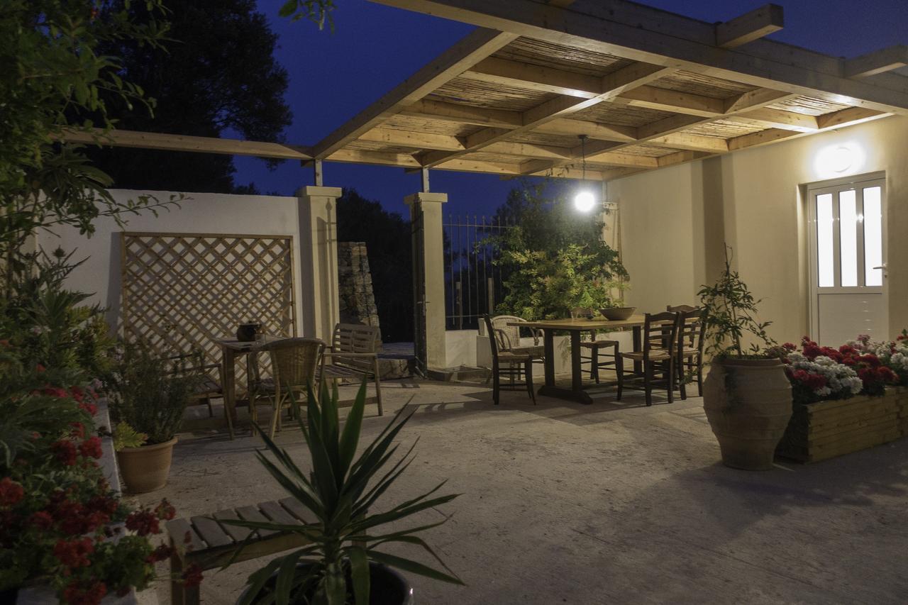 Villa Dio Petres Kroustas Екстериор снимка