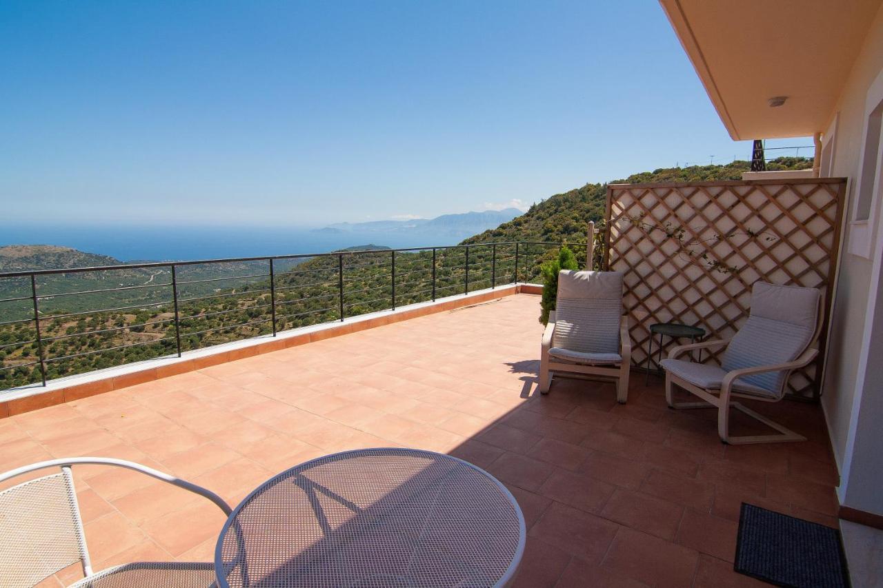Villa Dio Petres Kroustas Екстериор снимка