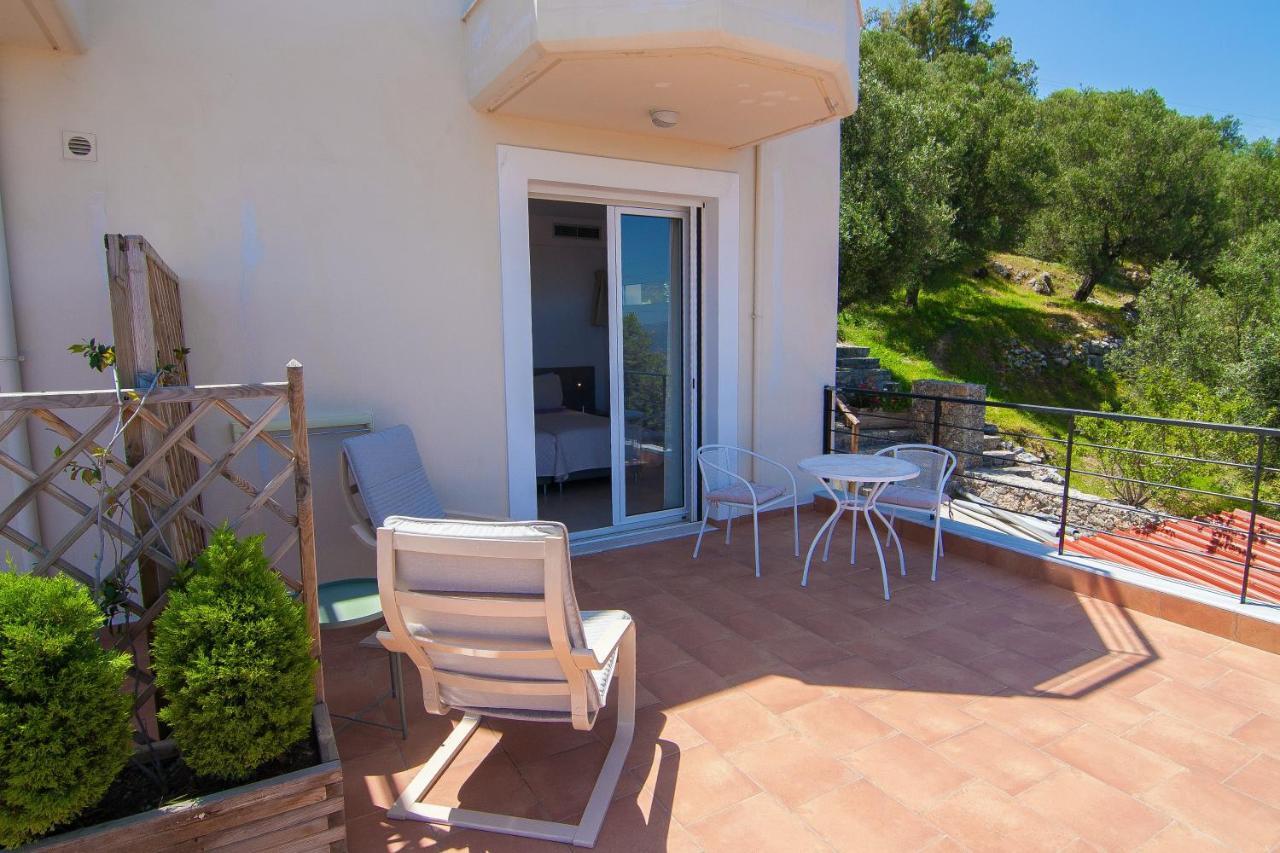 Villa Dio Petres Kroustas Екстериор снимка