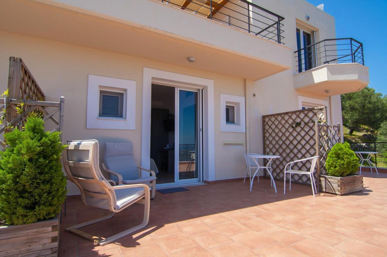 Villa Dio Petres Kroustas Екстериор снимка
