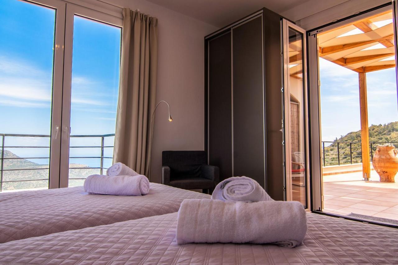 Villa Dio Petres Kroustas Екстериор снимка