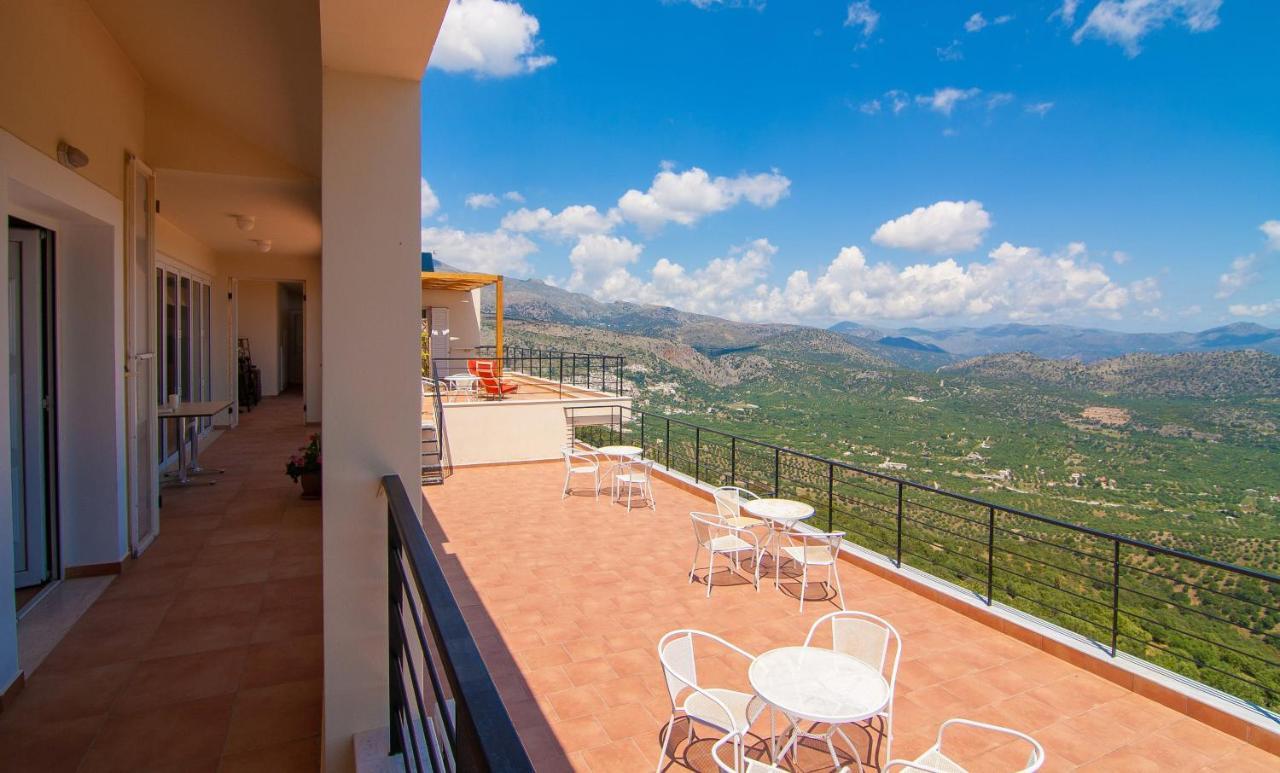 Villa Dio Petres Kroustas Екстериор снимка