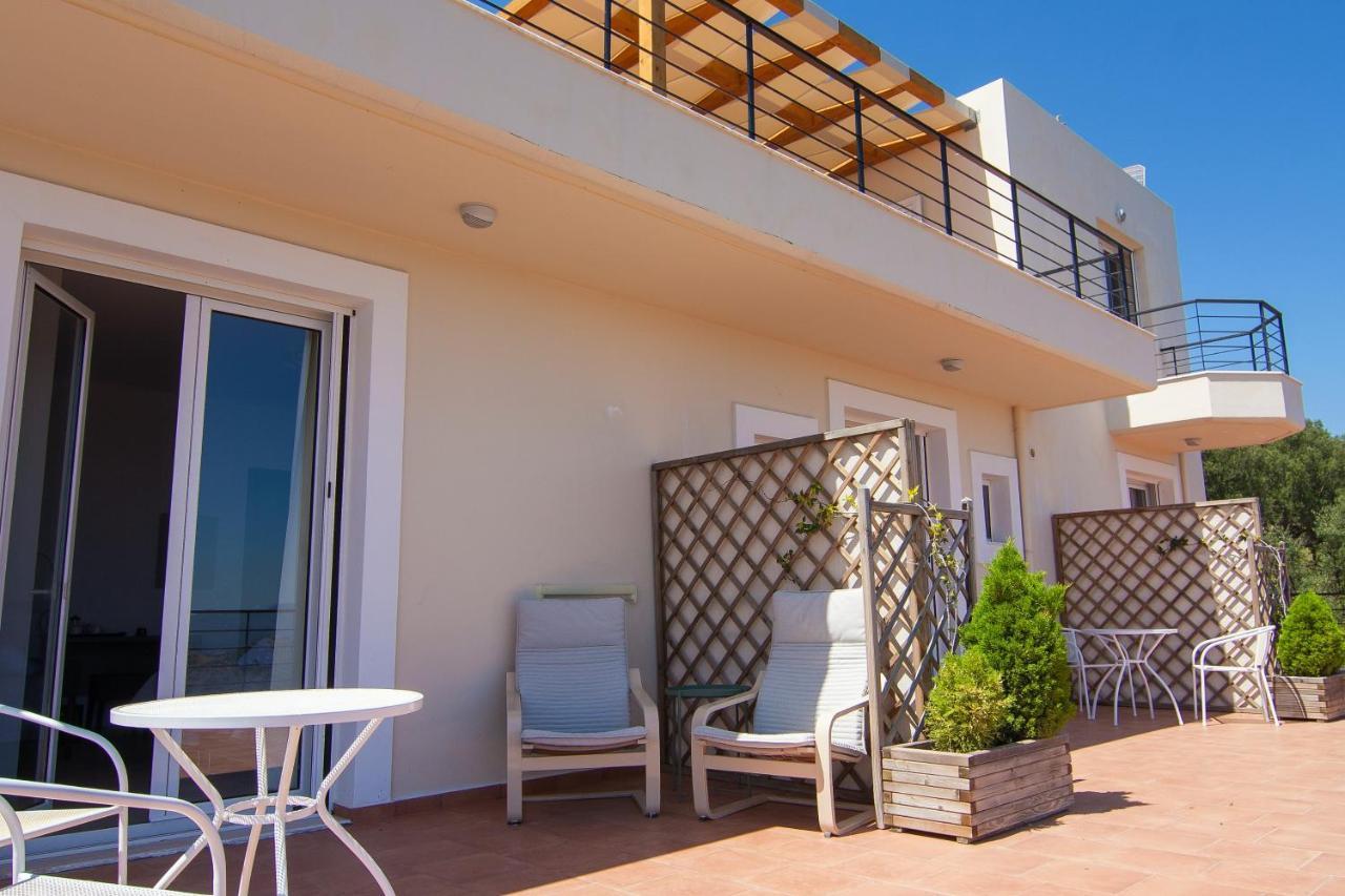 Villa Dio Petres Kroustas Екстериор снимка
