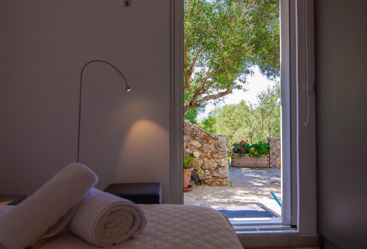 Villa Dio Petres Kroustas Екстериор снимка