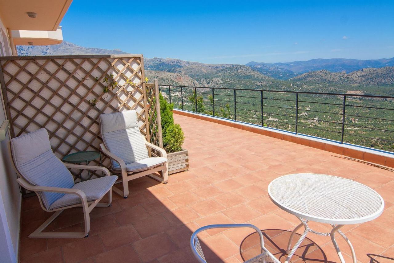 Villa Dio Petres Kroustas Екстериор снимка