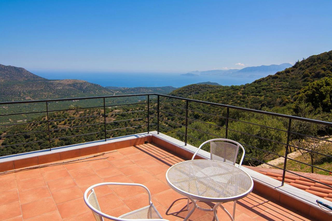 Villa Dio Petres Kroustas Екстериор снимка